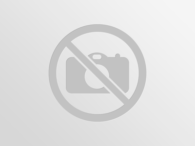 «Вырез до пупа»: Самбурская в платье с экстремальным декольте пошалила на камеру